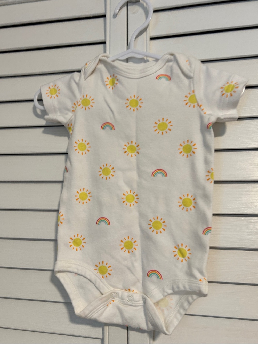 Primary Onesie Bodysuit in White with Sunny & Rainbow Print 3-6 months
